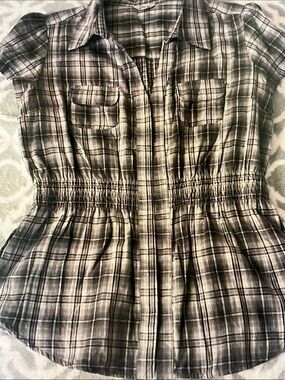 Guess by Marciano Black and Gray Plaid Short-Sleeve Button-Front Top